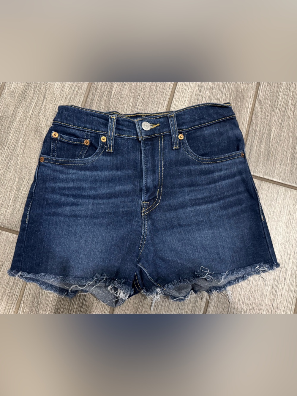 Levi’s High Rise Shorts - Picture 2 of 5